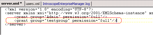 このスクリーンショットは、サンプルの server.xml ファイルと、定義済みのユーザ グループを示しています。